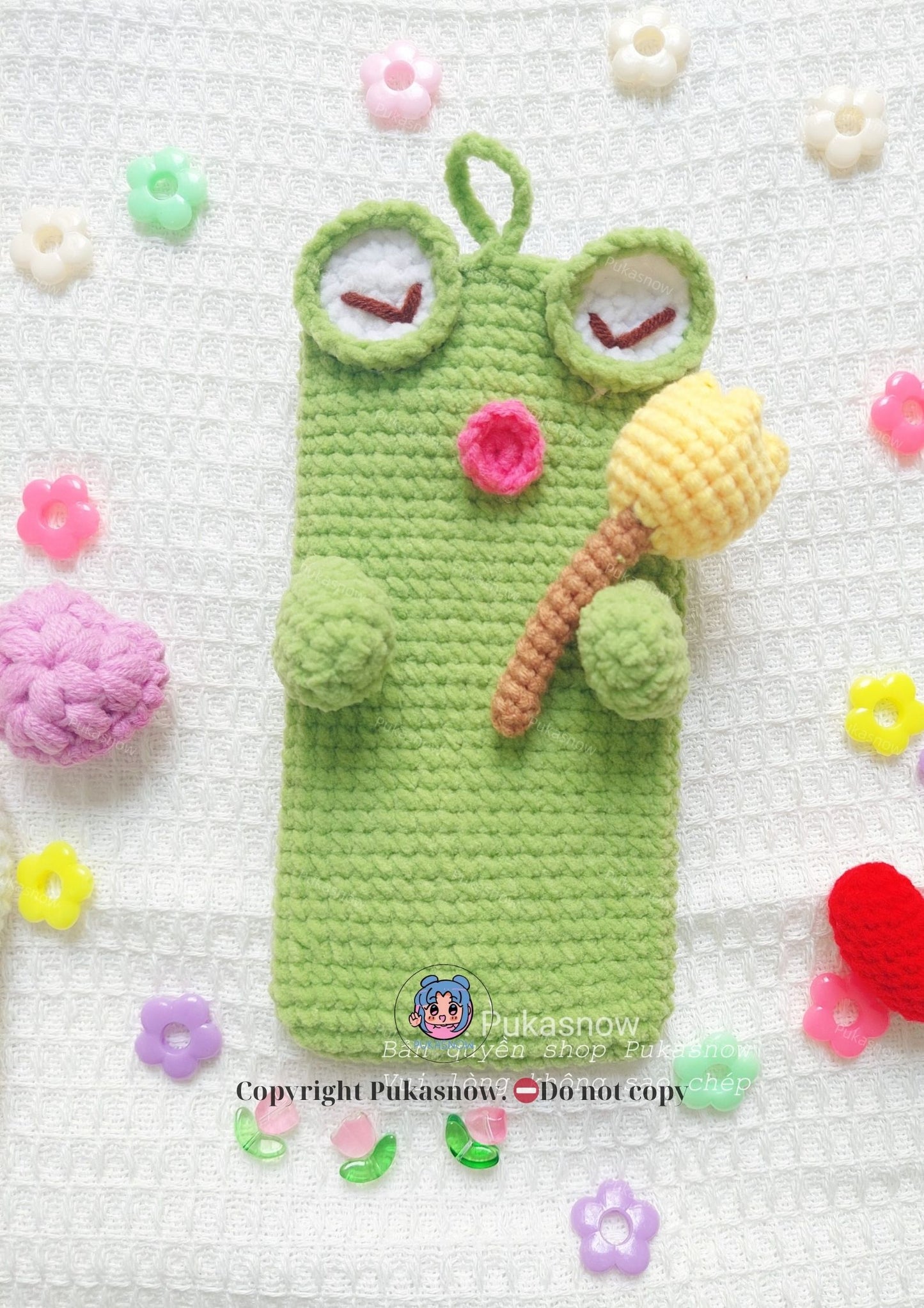 🐸A uniquely designed phone pouch featuring a frog hugging a heart🐸