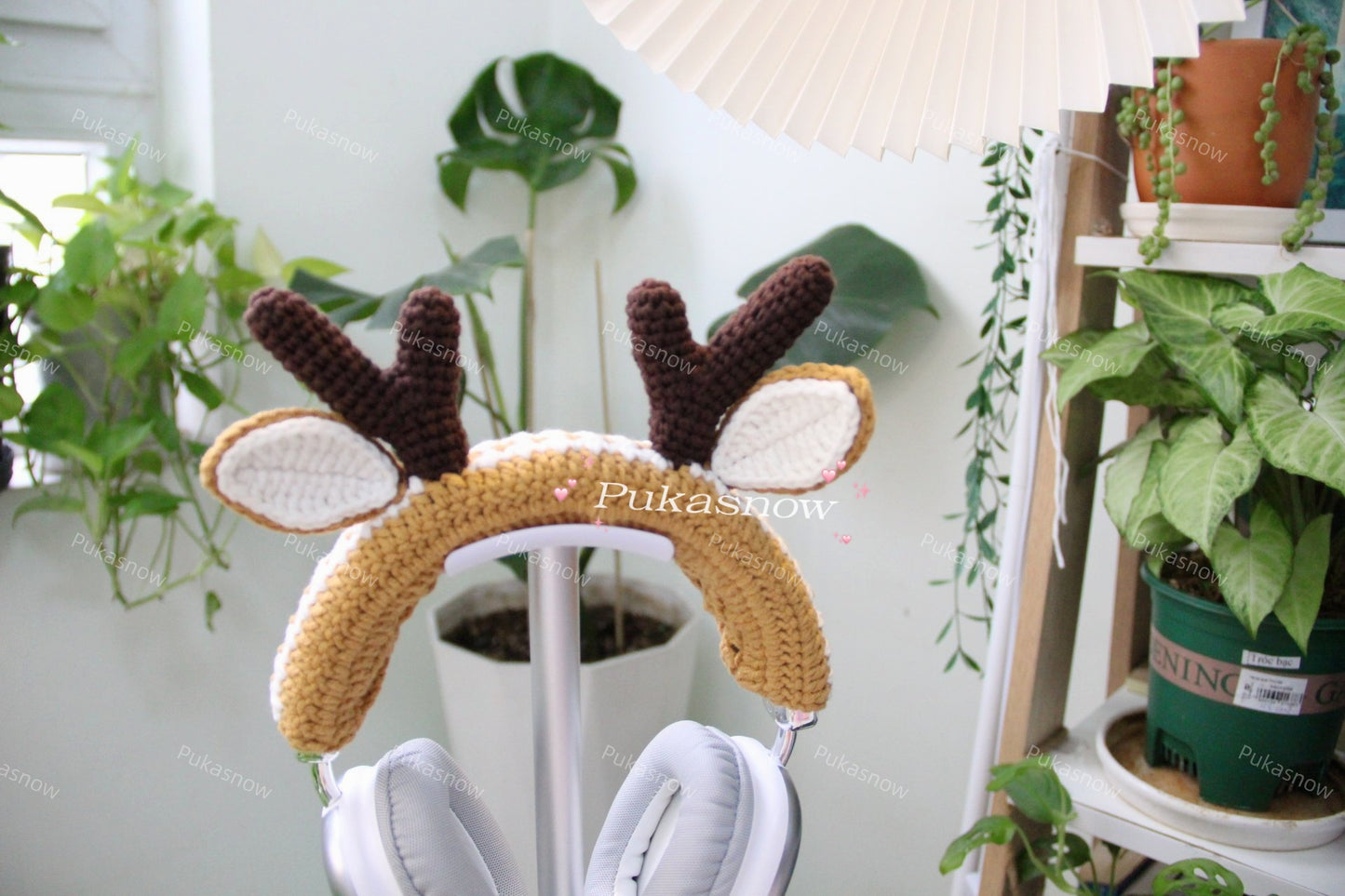 🎧Reindeer-designed headphone covers🎧